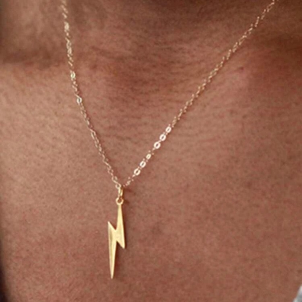 ⚡️ Awesome metallic Lightning bolt necklace in gold or silver